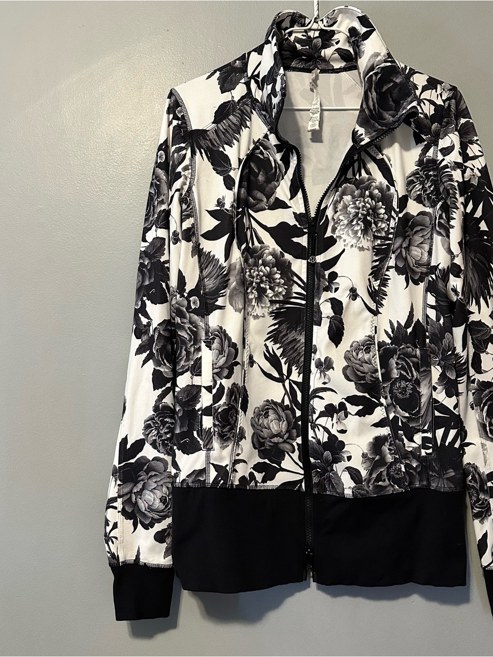 Lululemon Nice Asana Jacket in Brisk Bloom Black